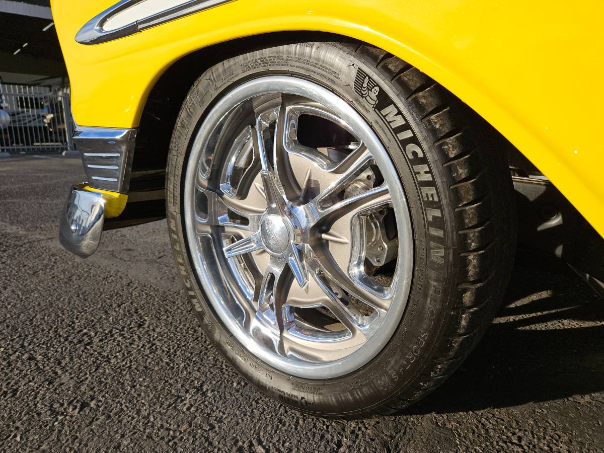 Chevrolet-bel-air-1956-yellow-43