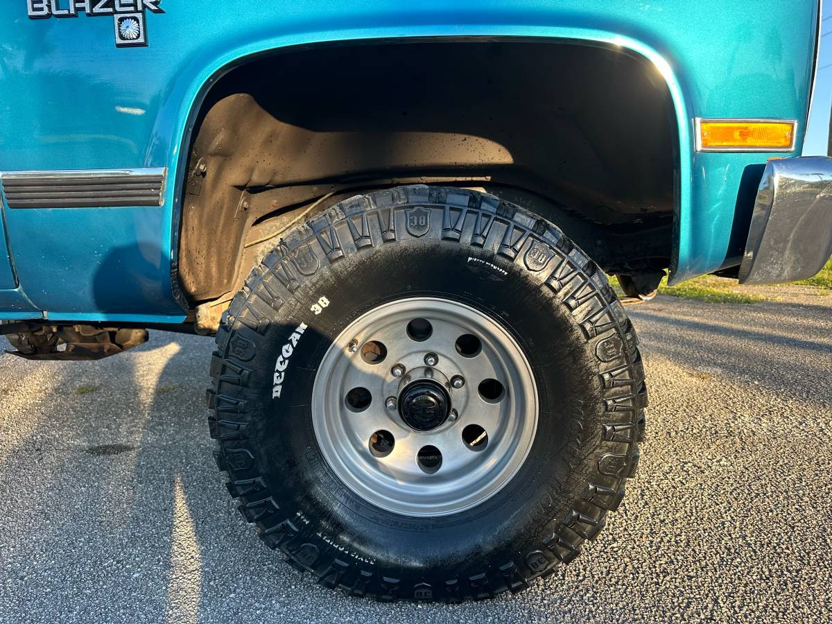 Chevrolet-blazer-1989-black-1