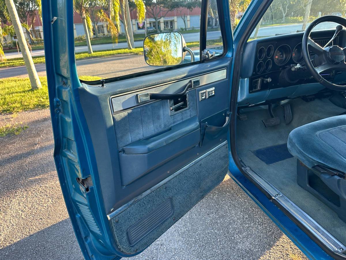 Chevrolet-blazer-1989-black-2