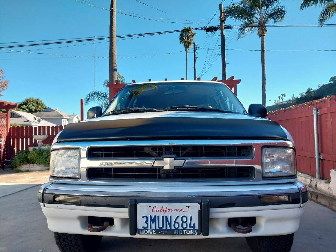 Chevrolet-blazer-1995-white-1