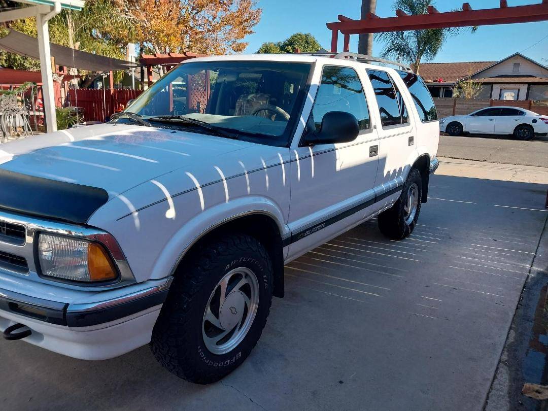 Chevrolet-blazer-1995-white-2