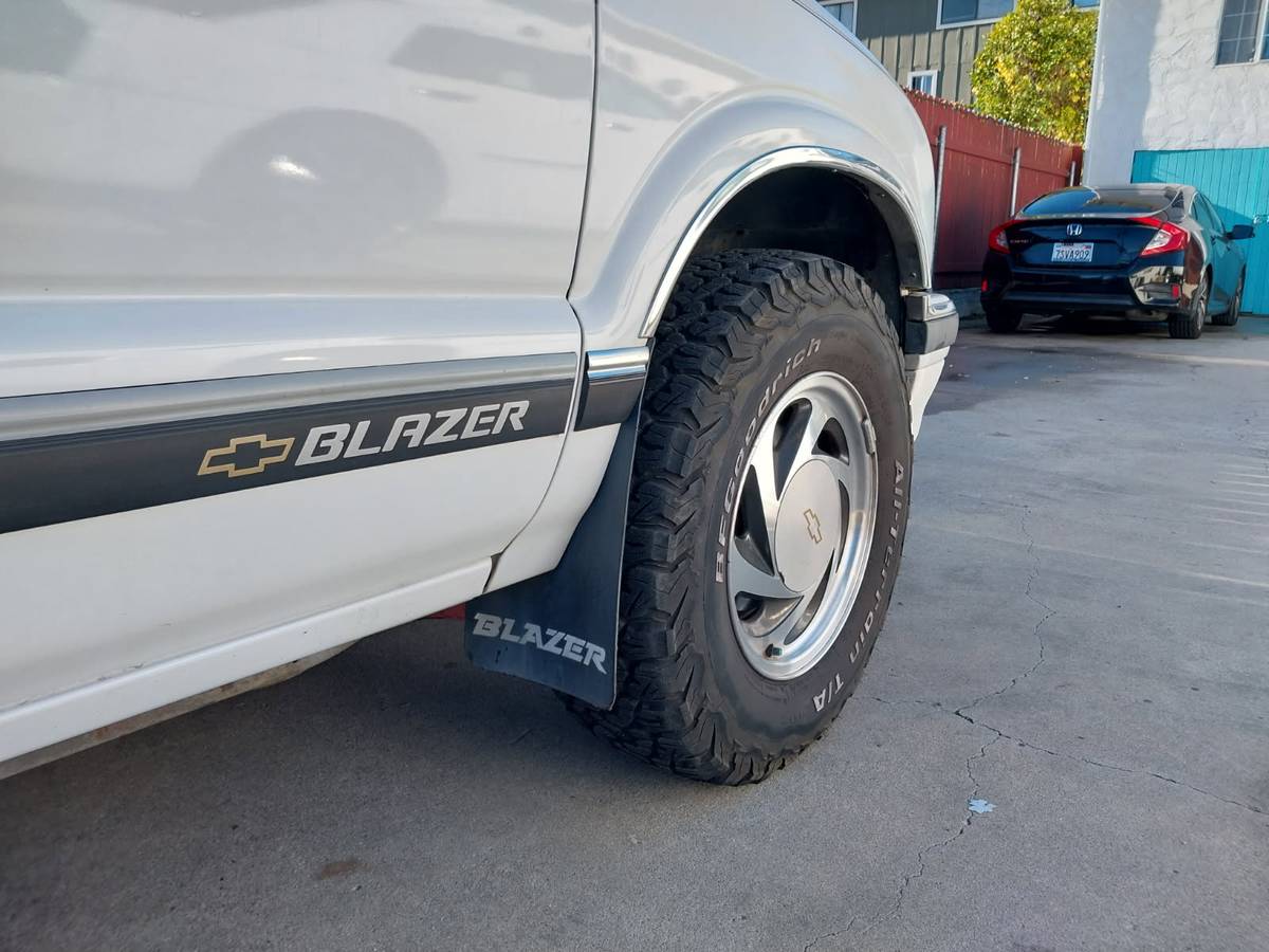 Chevrolet-blazer-1995-white-3