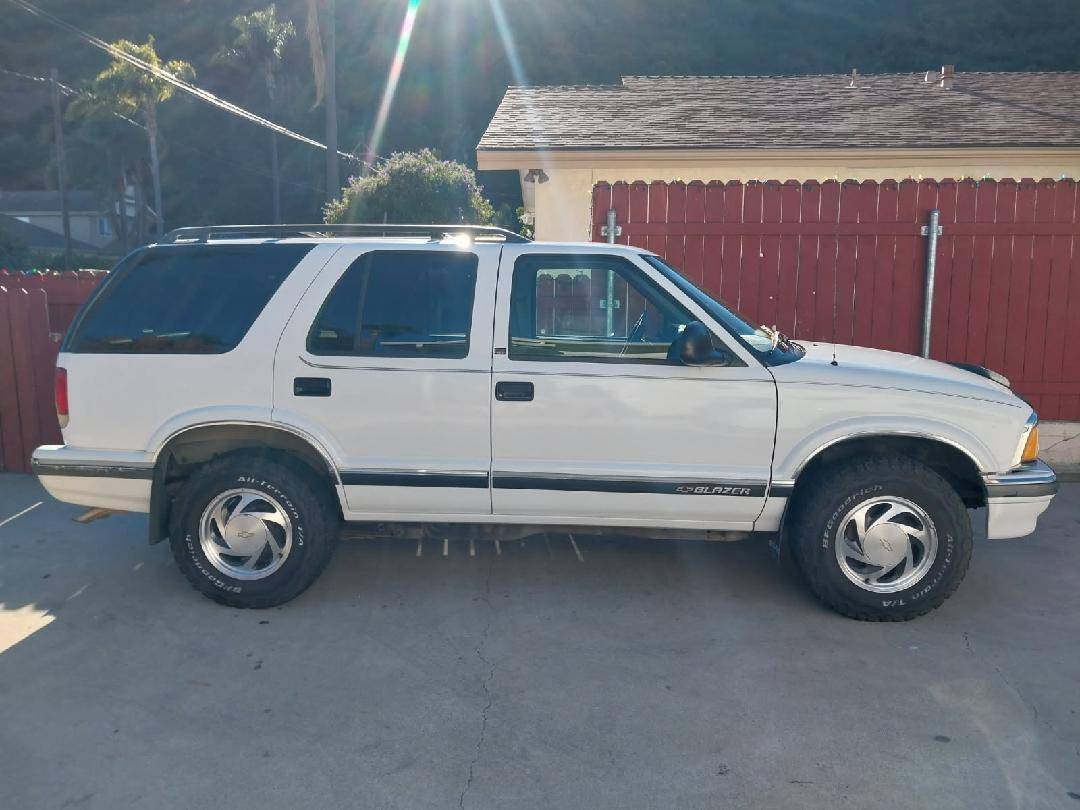 Chevrolet-blazer-1995-white