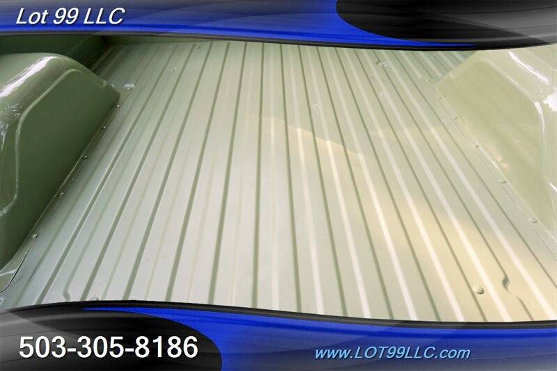 Chevrolet-c-10-cst-v8-auto-new-1969-green-10