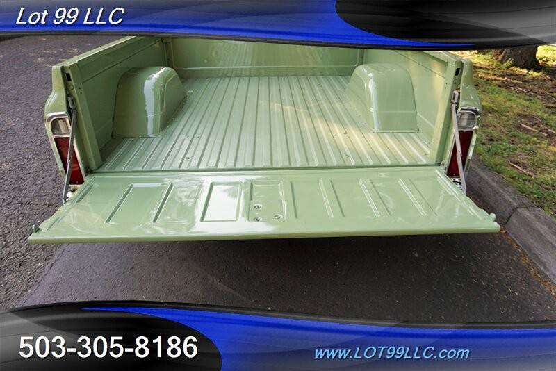 Chevrolet-c-10-cst-v8-auto-new-1969-green-11