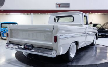 Chevrolet-c-10-restomod-1962-custom-1