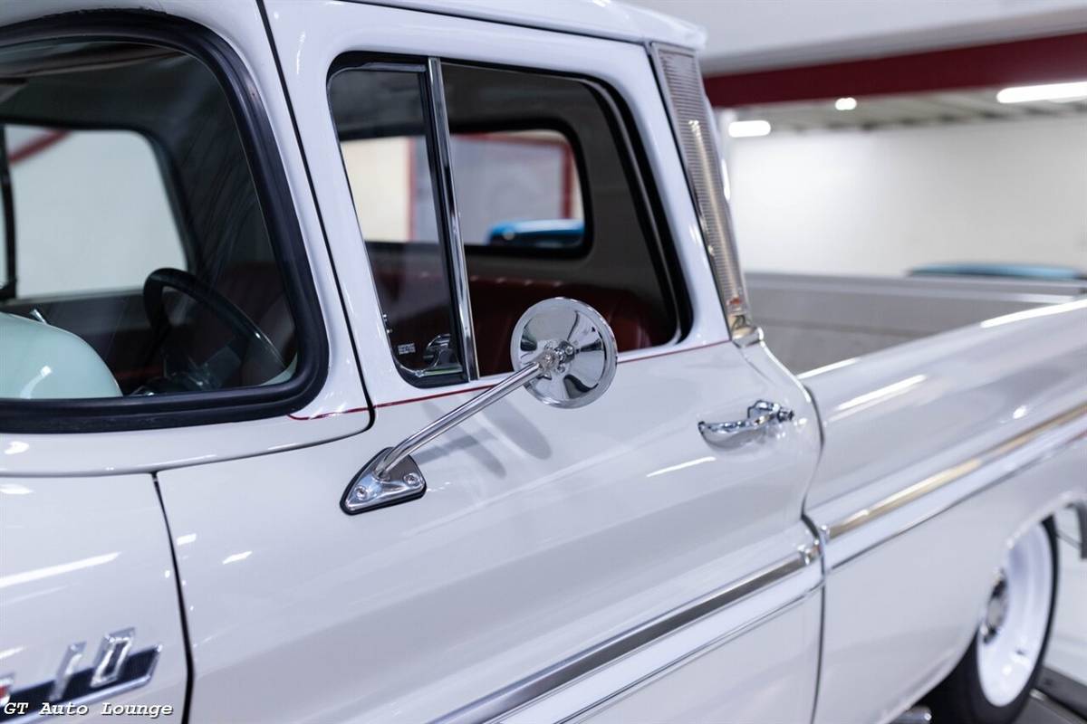 Chevrolet-c-10-restomod-1962-custom-17