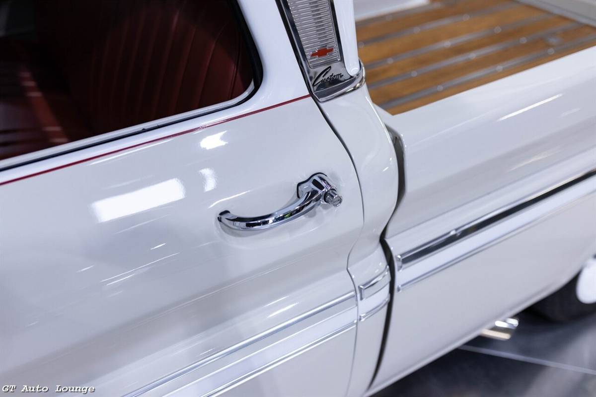 Chevrolet-c-10-restomod-1962-custom-23