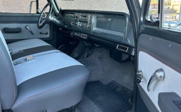 Chevrolet-c10-pickup-1966-custom-13