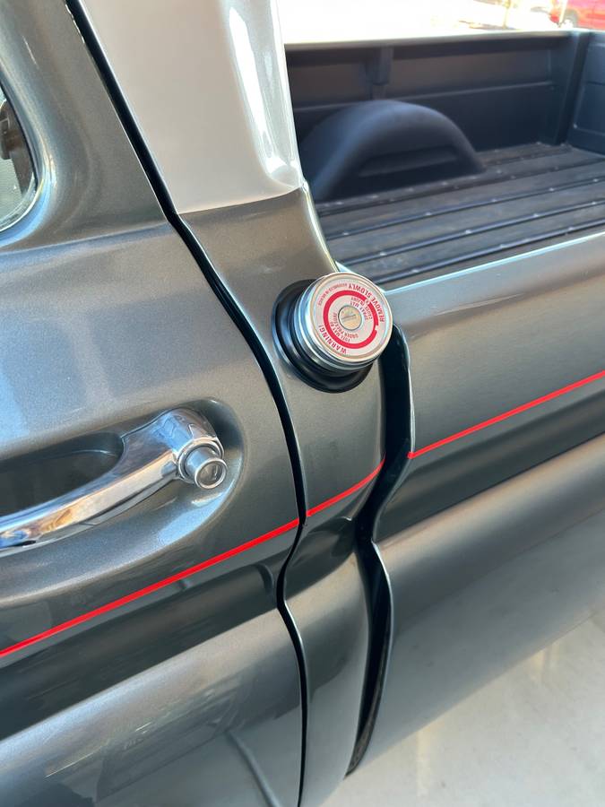 Chevrolet-c10-pickup-1966-custom-16