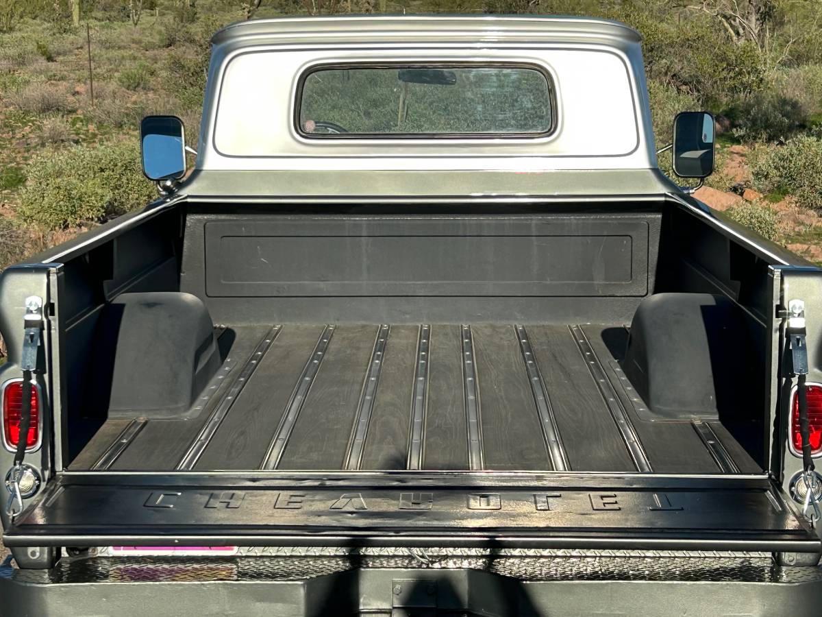 Chevrolet-c10-pickup-1966-custom-4