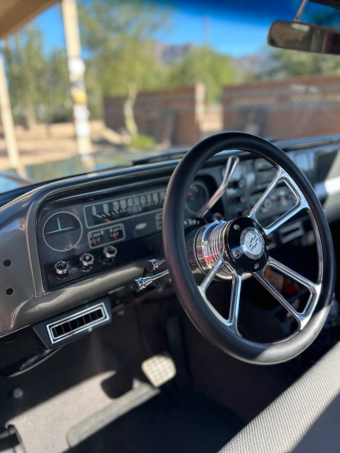 Chevrolet-c10-pickup-1966-custom-9