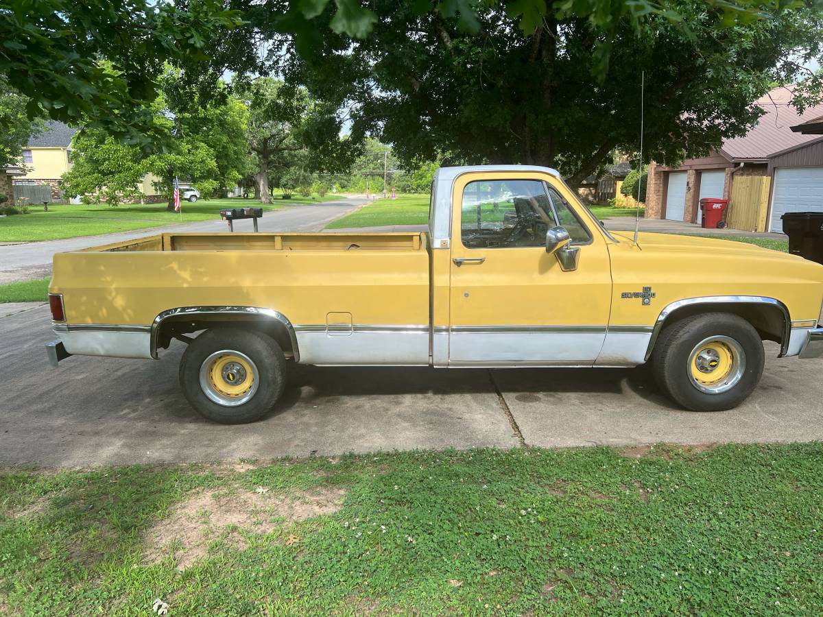 Chevrolet-c10-pickup-1981-yellow-1