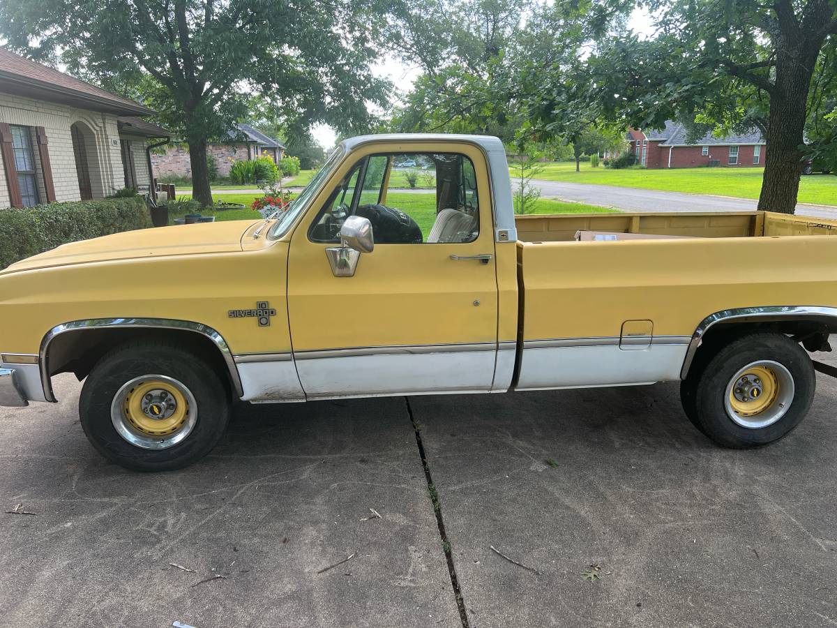 Chevrolet-c10-pickup-1981-yellow-3