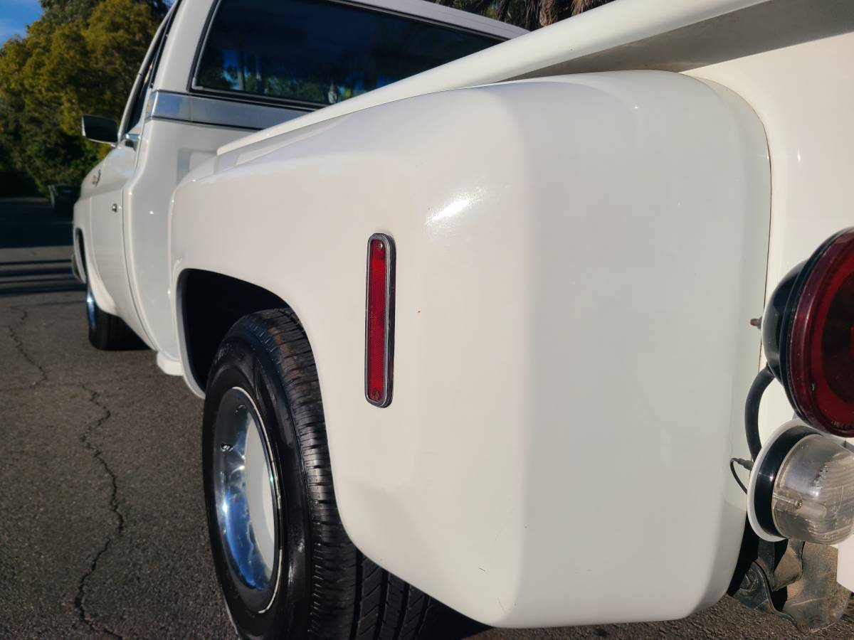 Chevrolet-c10-shortbed-1974-white-10