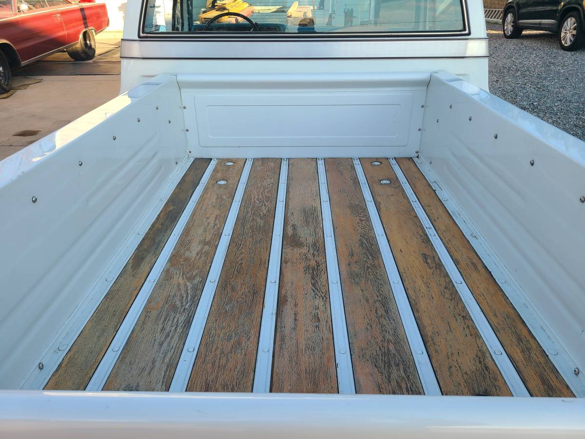 Chevrolet-c10-shortbed-1974-white-20