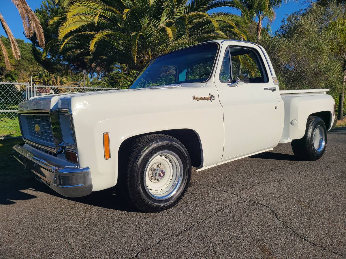 Chevrolet-c10-shortbed-1974-white-7