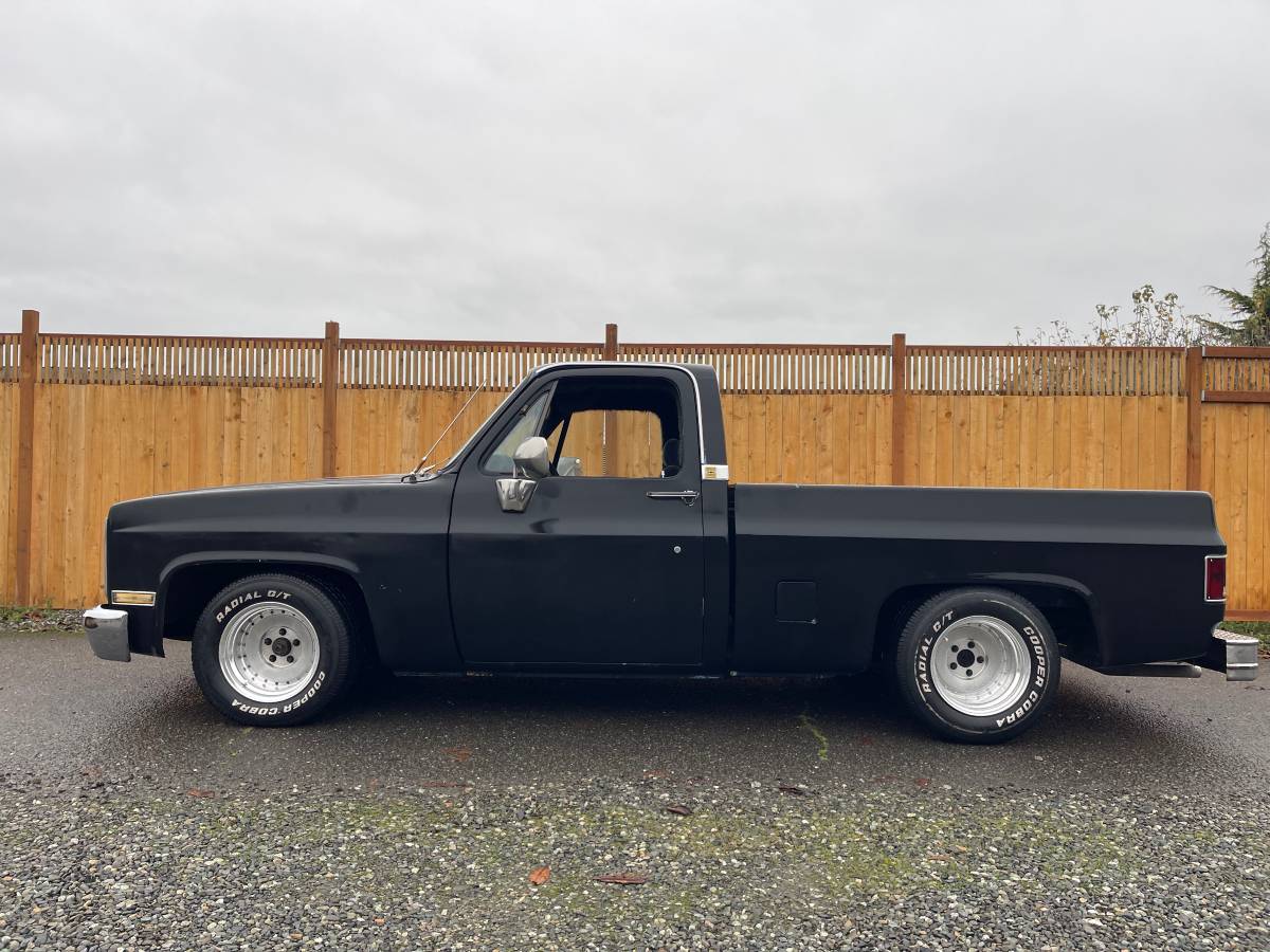 Chevrolet-c10-silverado-swb-1983-black-4