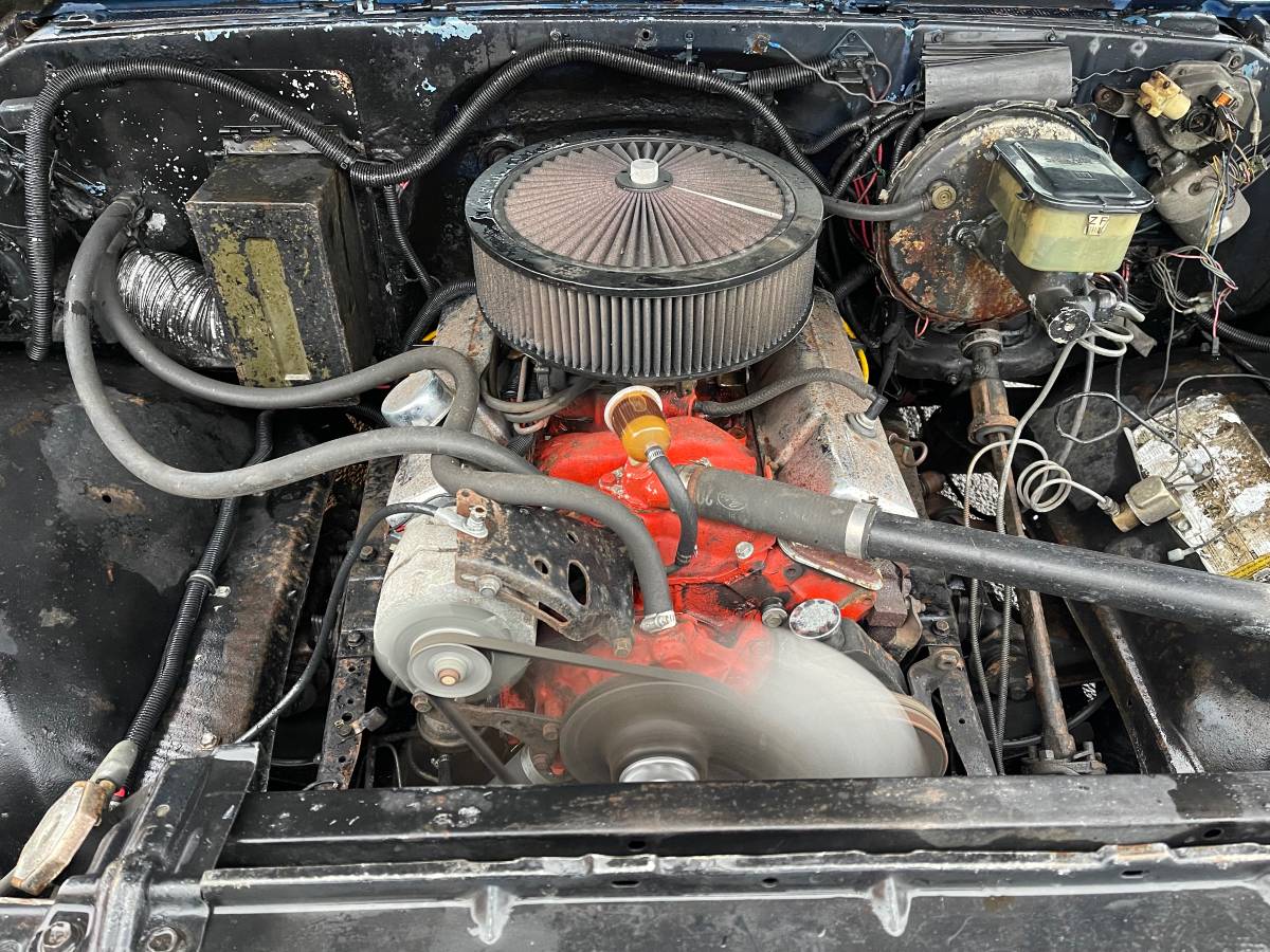 Chevrolet-c10-silverado-swb-1983-black-5