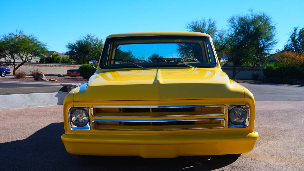 Chevrolet-c10-stepside-1971-yellow-1