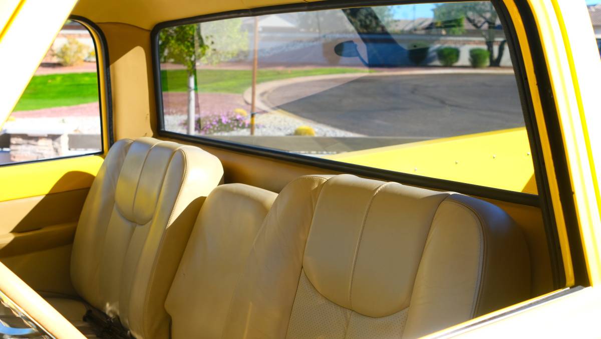 Chevrolet-c10-stepside-1971-yellow-12