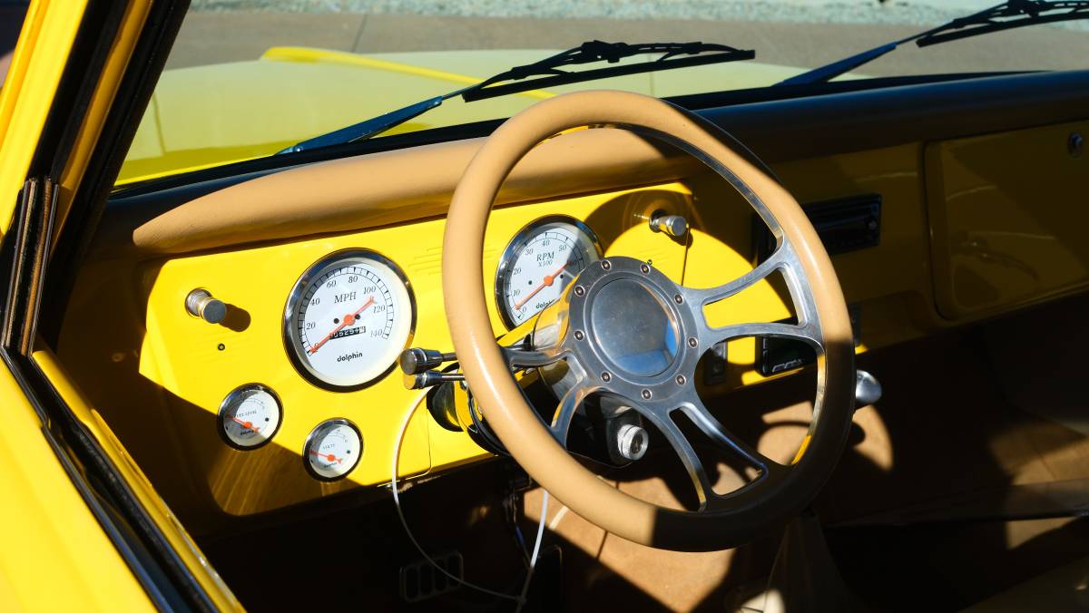 Chevrolet-c10-stepside-1971-yellow-13