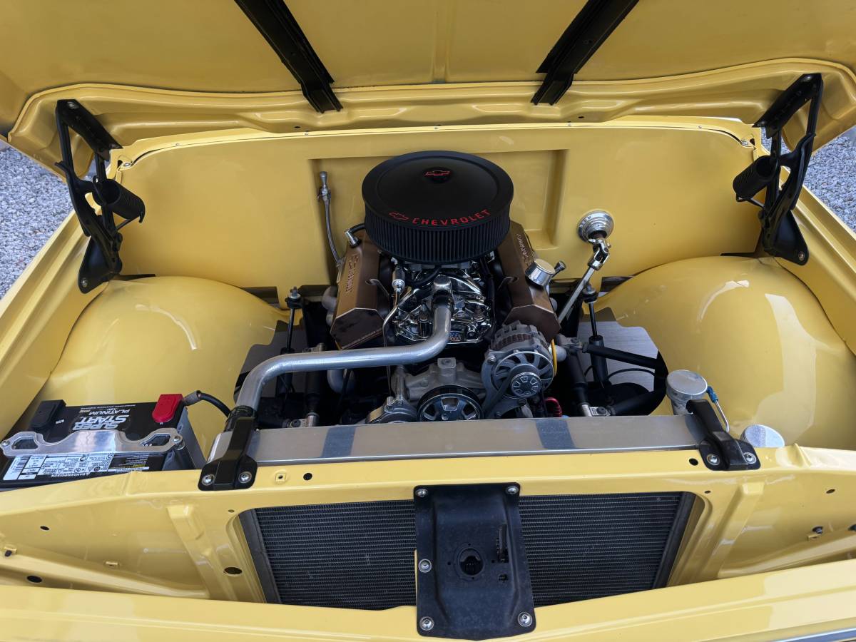 Chevrolet-c10-stepside-1971-yellow-15