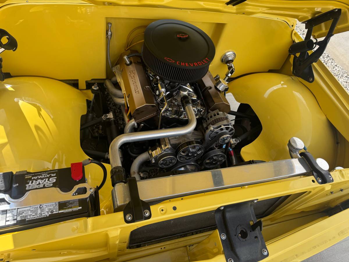 Chevrolet-c10-stepside-1971-yellow-17
