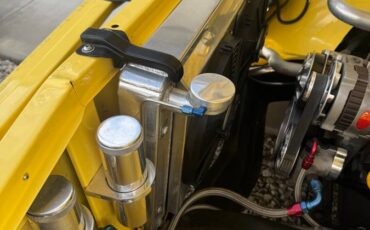 Chevrolet-c10-stepside-1971-yellow-18