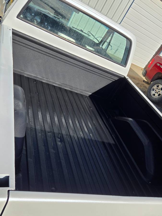 Chevrolet-c10-swb-1980-white-4