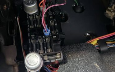 Chevrolet-c20-1976-10