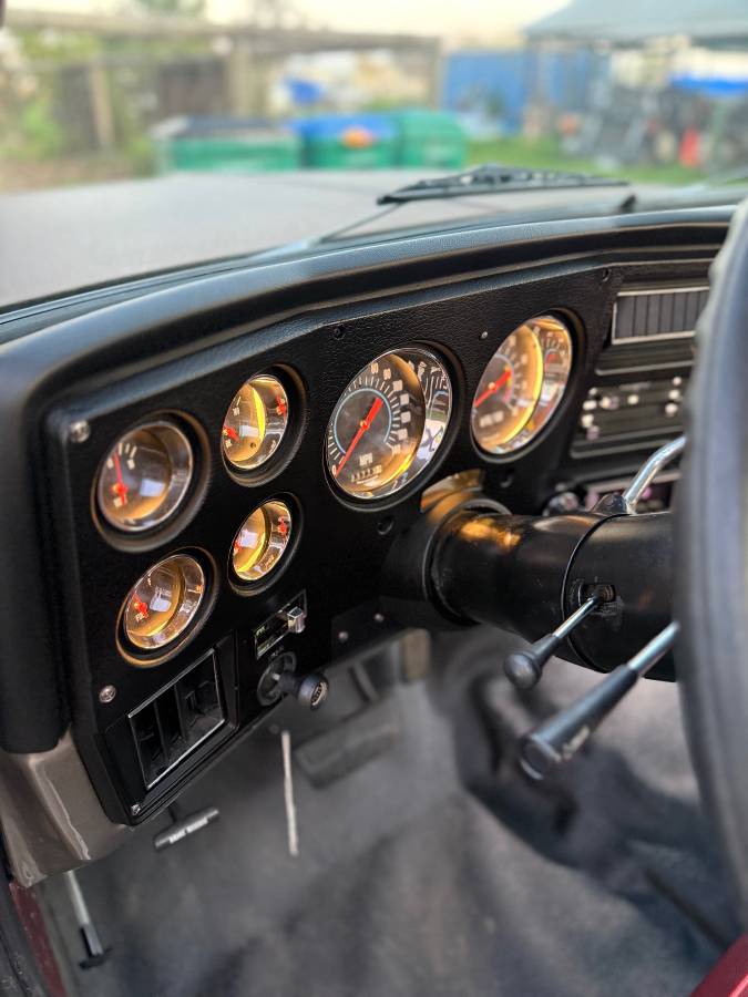 Chevrolet-c20-1976-7