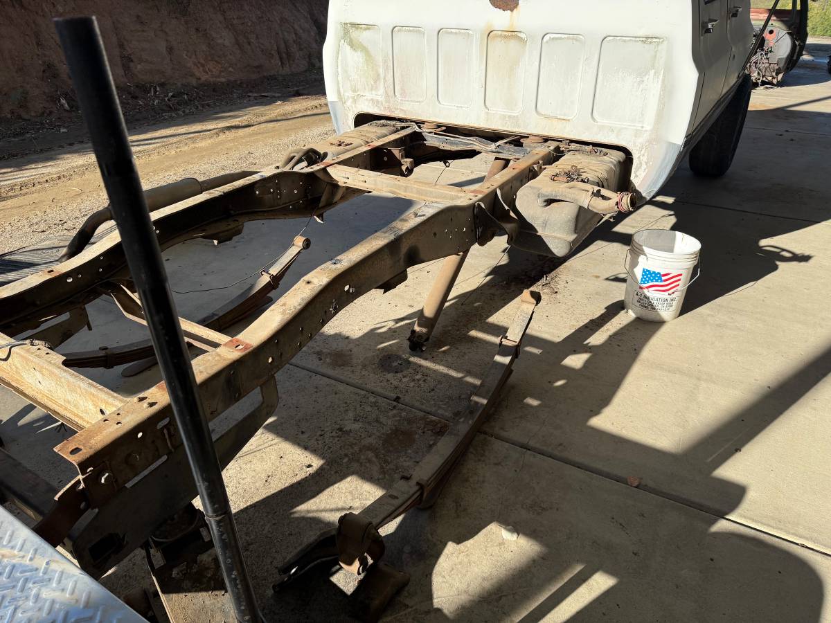 Chevrolet-c20-diesel-1981-11