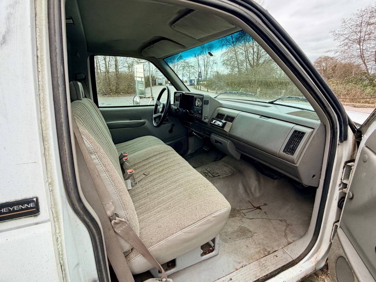 Chevrolet-c3500-diesel-1994-white-4
