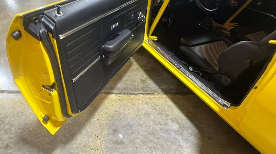 Chevrolet-camaro-1968-yellow-15