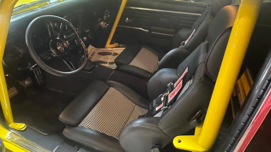 Chevrolet-camaro-1968-yellow-18