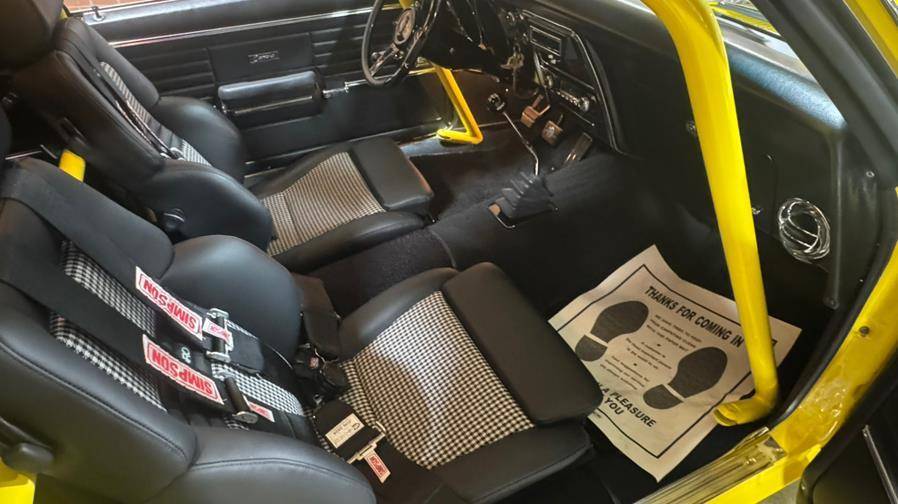 Chevrolet-camaro-1968-yellow-4