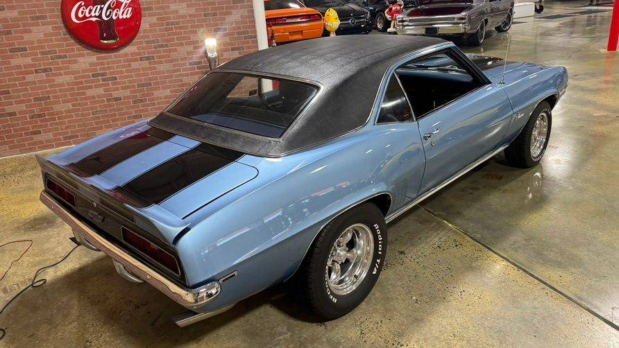 Chevrolet-camaro-1969-blue-14