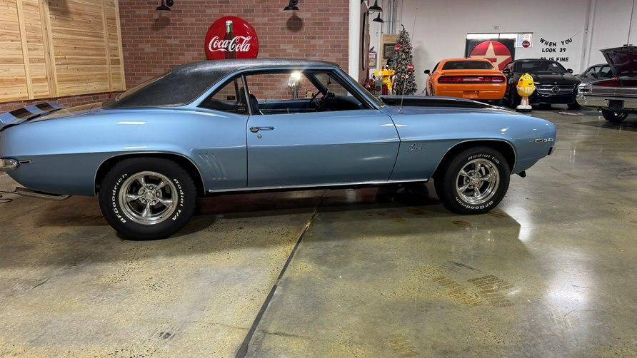 Chevrolet-camaro-1969-blue-17