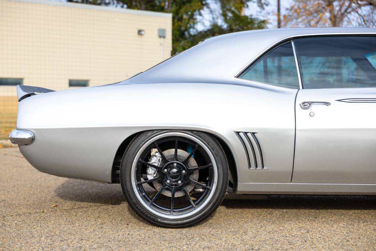 Chevrolet-camaro-1969-silver-1