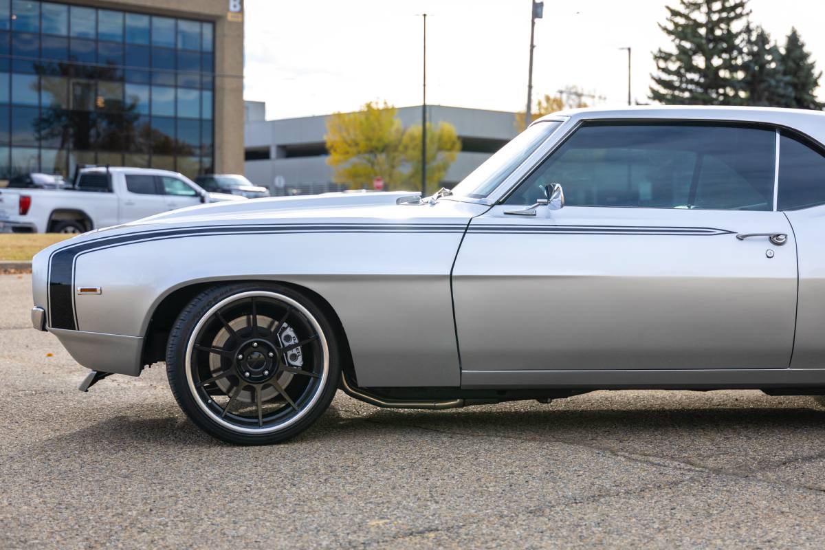 Chevrolet-camaro-1969-silver-11