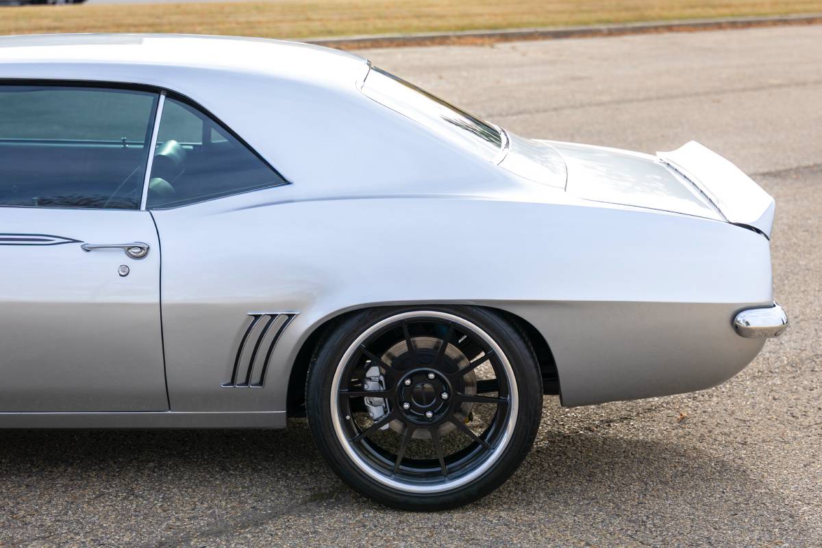 Chevrolet-camaro-1969-silver-12