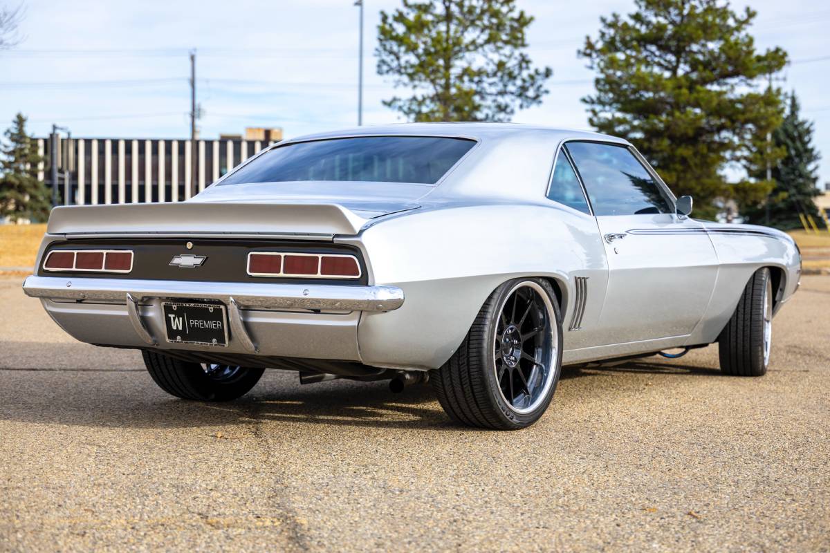 Chevrolet-camaro-1969-silver-14