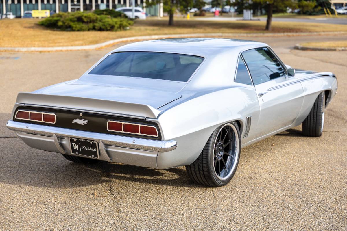 Chevrolet-camaro-1969-silver-15