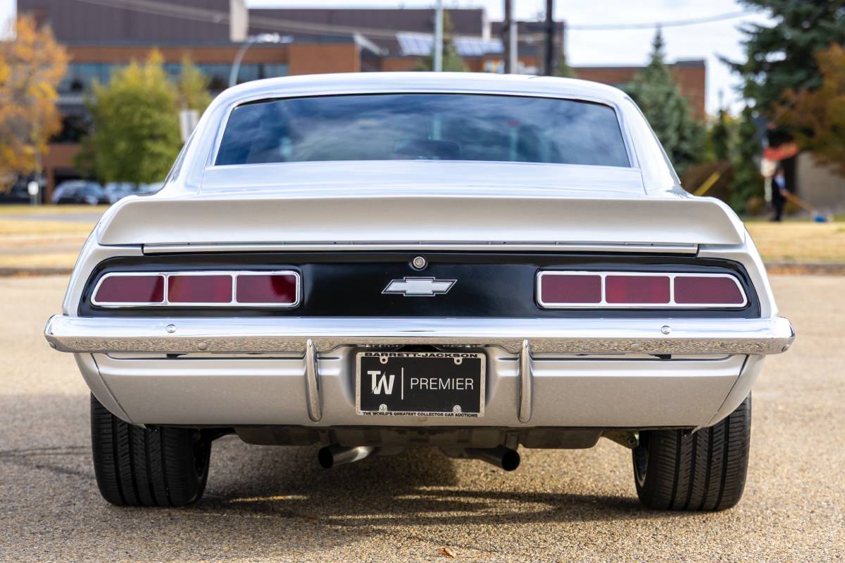 Chevrolet-camaro-1969-silver-16