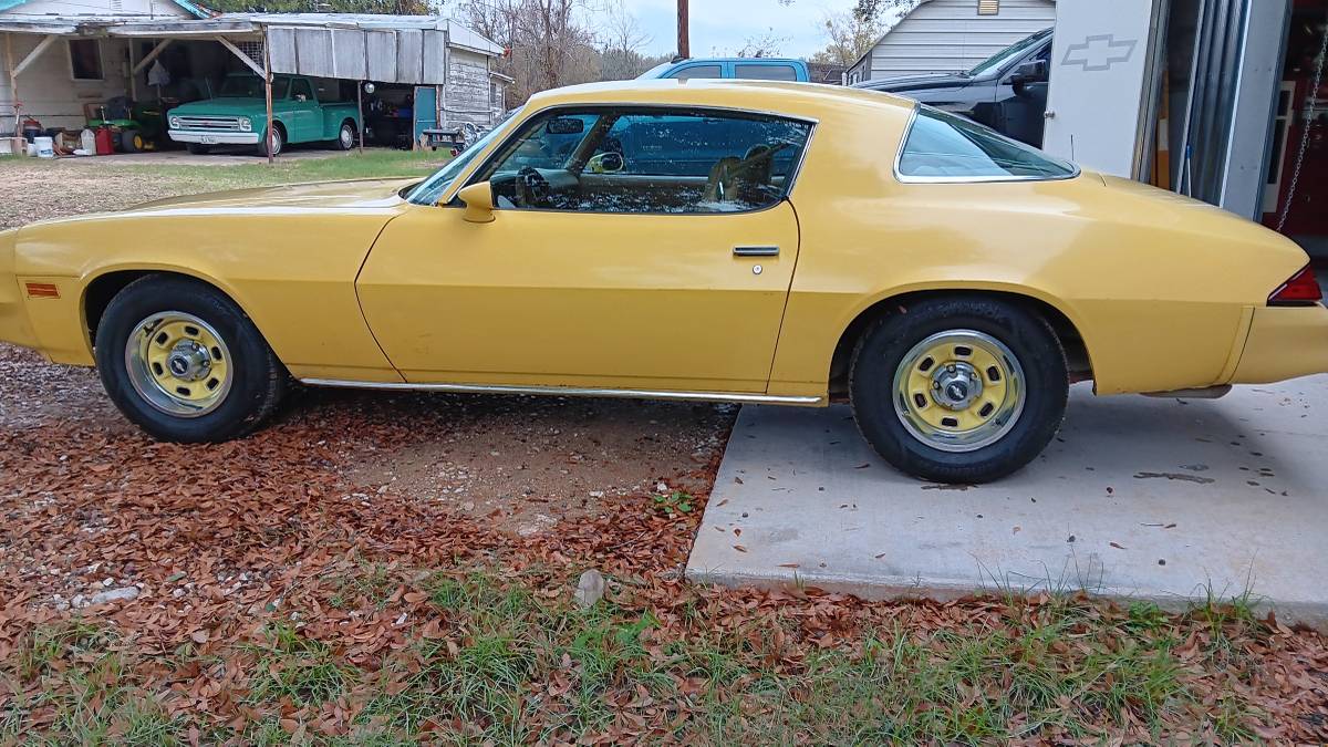 Chevrolet-camaro-1978-yellow