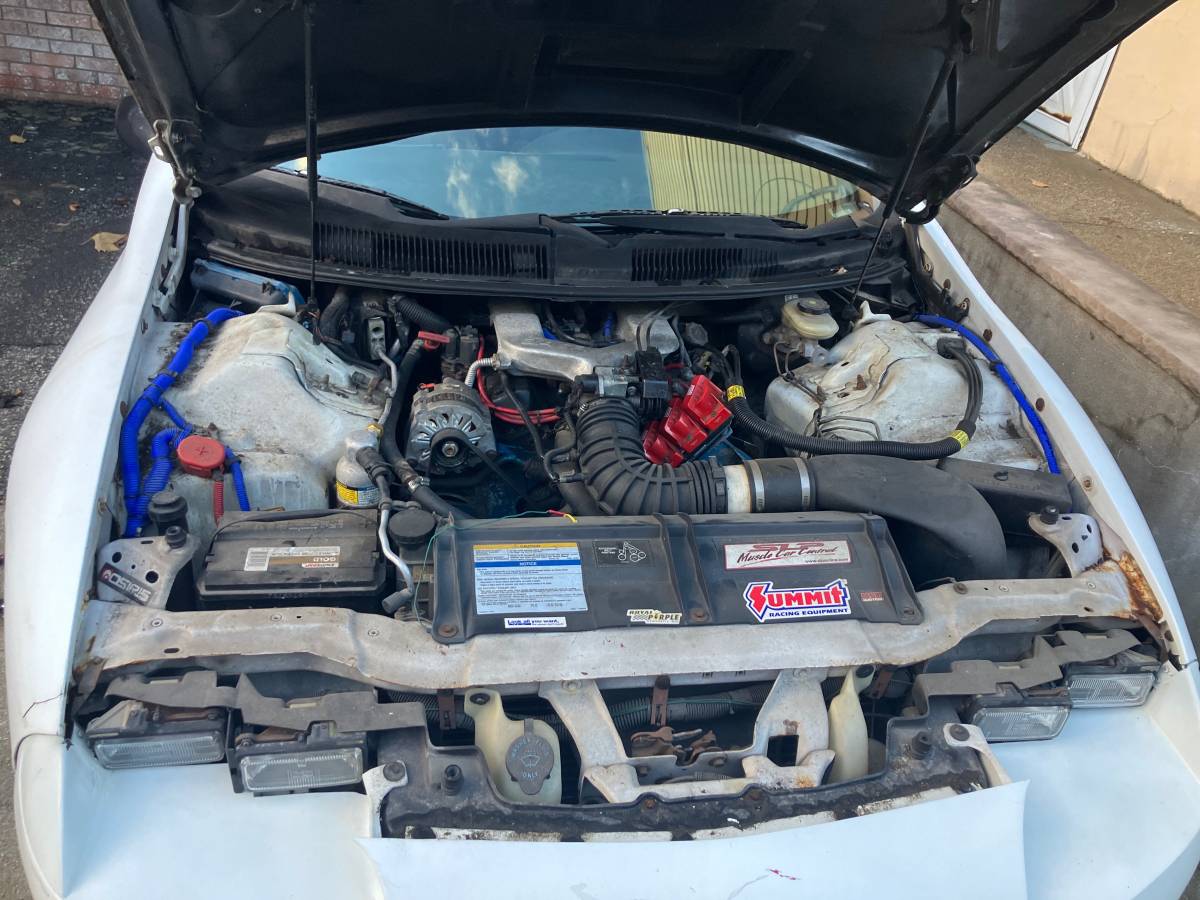 Chevrolet-camaro-1995-white-1