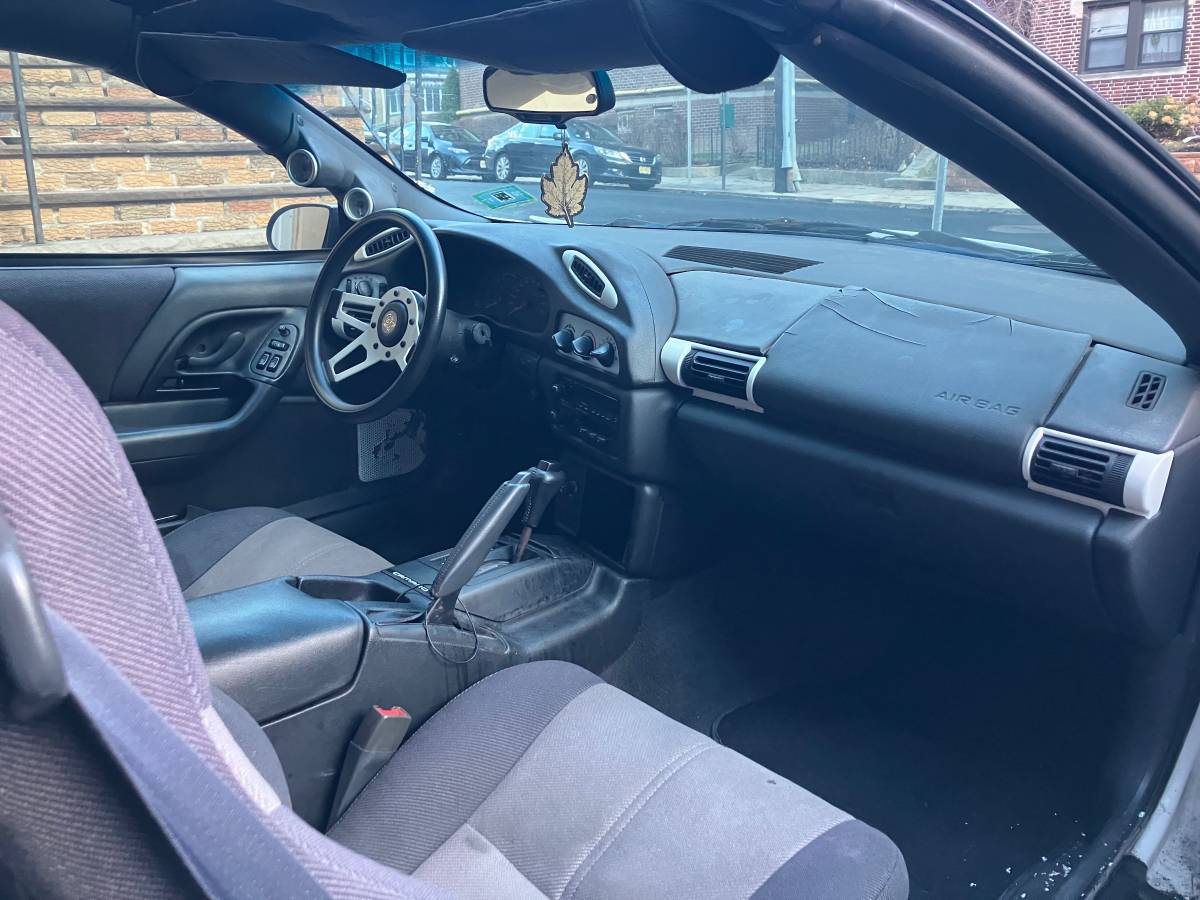 Chevrolet-camaro-1995-white-2