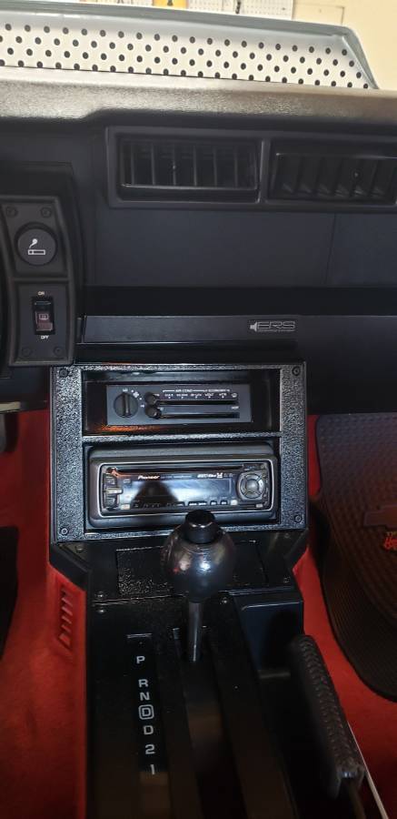 Chevrolet-camaro-iroc-z-1985-silver-2