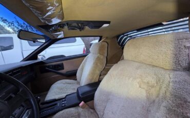 Chevrolet-camaro-iroc-z-1986-white-12